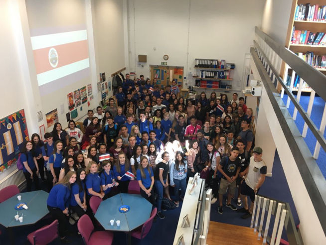 estudiantes de Costa Rica en un intercambio de secundaria en gales