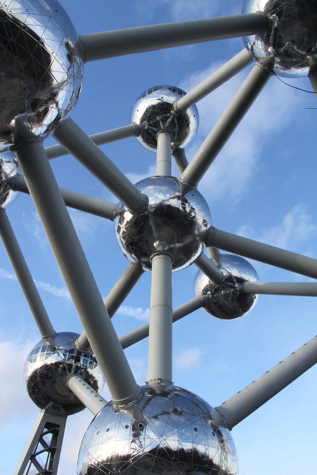 atom en bruselas belgica